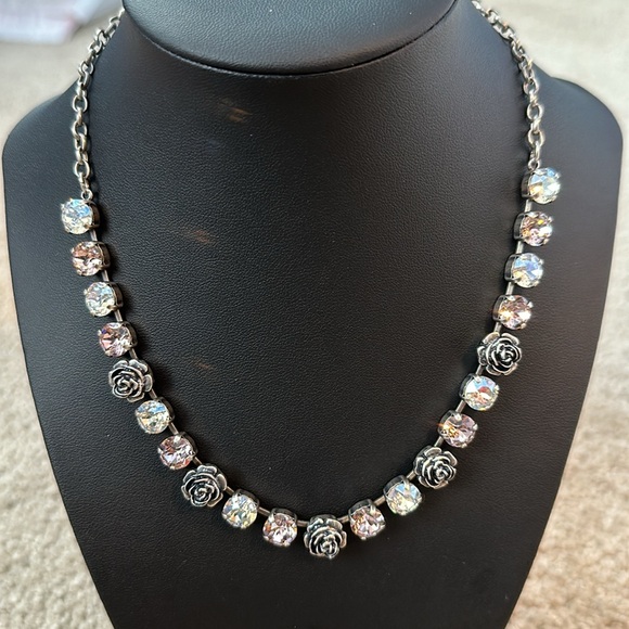 Jewelry - Boutique Swarovski crystal necklace and earring set